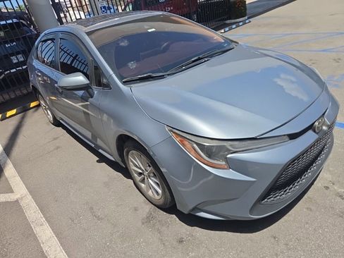 Used 2021 Toyota Corolla LE image 3