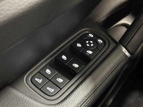 Used 2022 Porsche Cayenne image 29