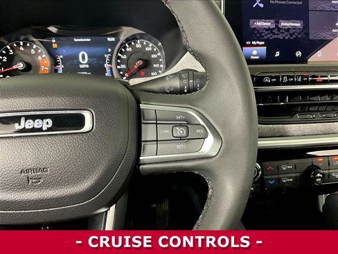 Used 2024 Jeep Compass Latitude AWD/4WD image 12