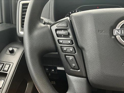 Used 2023 Nissan Frontier SV image 16