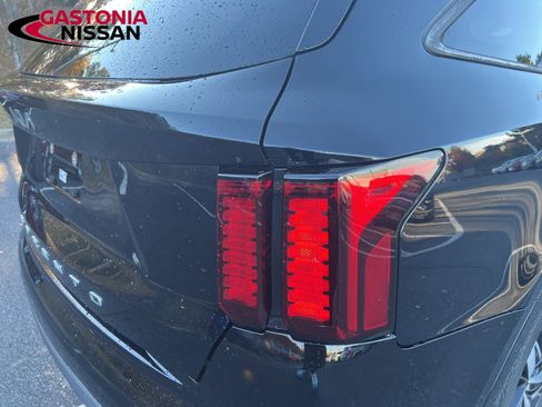 Used 2022 Kia Sorento S image 17