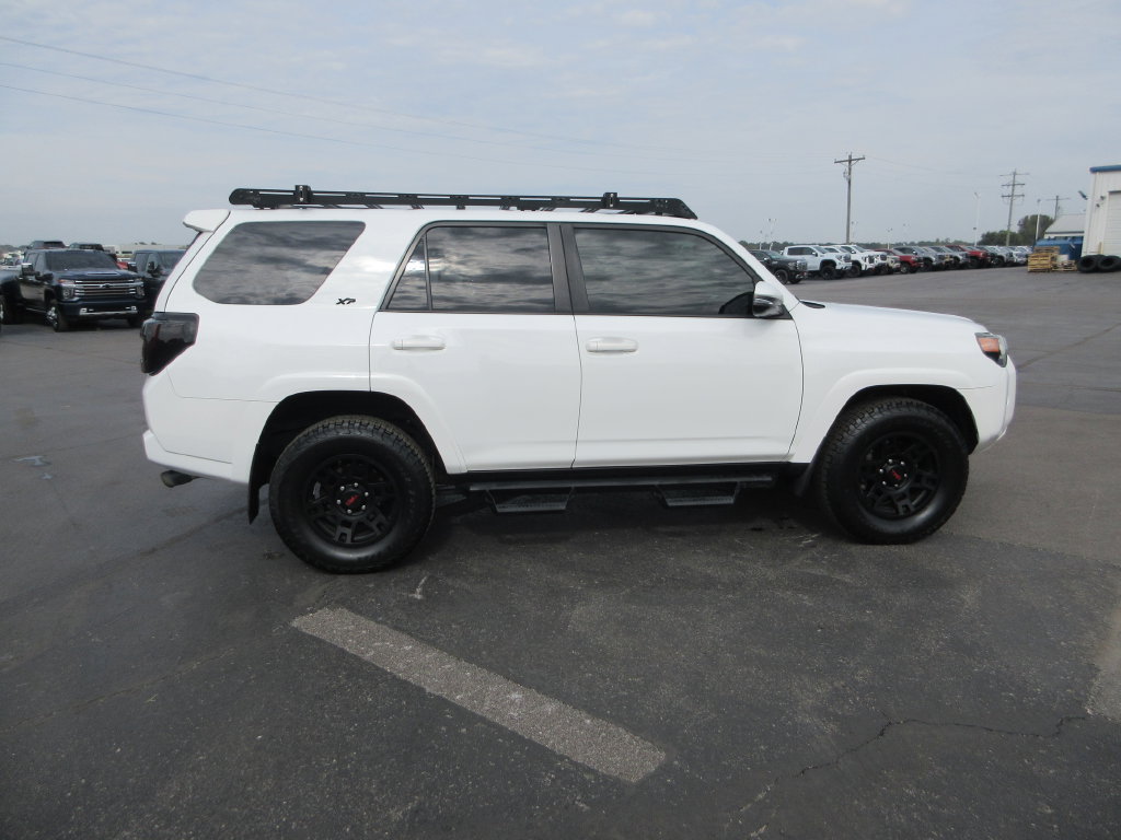Used 2020 Toyota 4Runner SR5 Premium w/ Moonroof Package AWD/4WD image 5