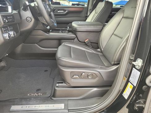 Used 2025 GMC Yukon Denali AWD/4WD image 18
