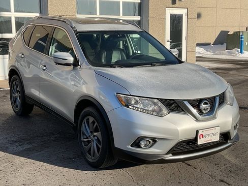 Used 2016 Nissan Rogue SL w/ SL Premium Package image 3