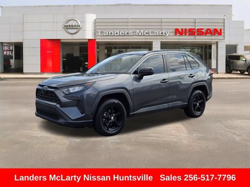 Used 2021 Toyota RAV4 LE FWD image 9