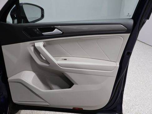 Used 2022 Volkswagen Tiguan SE image 23