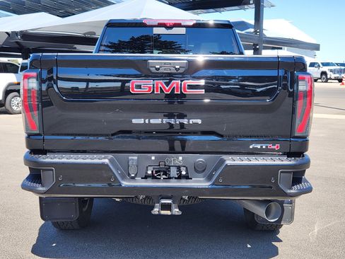 Used 2025 GMC Sierra 2500 AT4 w/ AT4 Premium Plus Package image 13