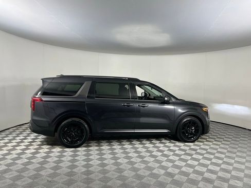 Used 2025 Kia Carnival SX w/ SX Dark Edition Package image 5