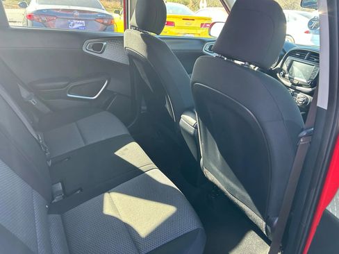 Used 2020 Kia Soul LX image 11