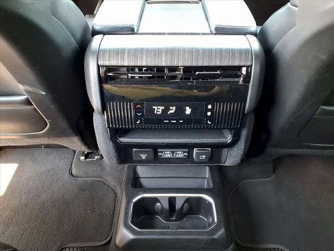 Used 2024 Jeep Wagoneer Series III AWD/4WD image 7