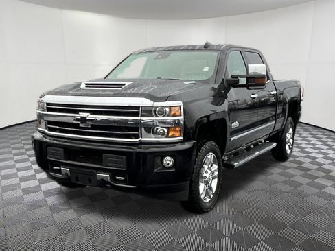 Used 2018 Chevrolet Silverado 2500 High Country w/ Duramax Plus Package image 3