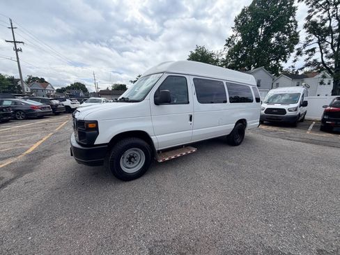 Used 2014 Ford E-250 and Econoline 250 Extended w/ Power Group RWD image 75