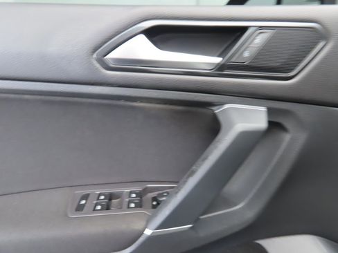Used 2018 Volkswagen Tiguan S image 21