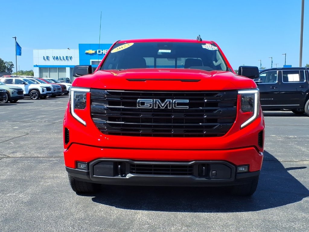 Used 2023 GMC Sierra 1500 Elevation w/ Preferred Package AWD/4WD image 2