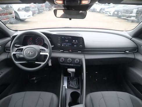 Used 2023 Hyundai Elantra SE FWD image 10