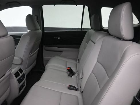 Used 2022 Honda Pilot Touring image 19