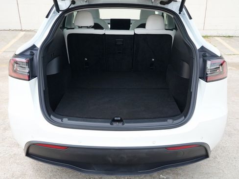 Used 2022 Tesla Model Y Performance AWD/4WD image 10