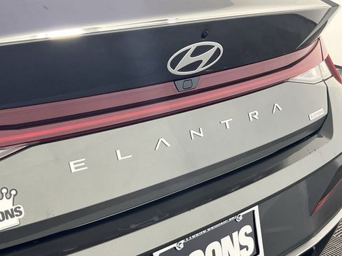 Used 2025 Hyundai Elantra Blue image 27
