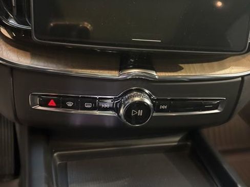 New 2026 Volvo XC60 B5 Plus w/ Protection Package Premier AWD/4WD image 14