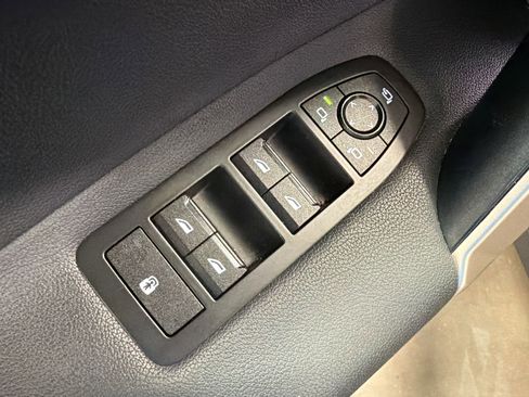 Used 2022 BMW iX xDrive50 w/ Dynamic Handling Package image 13