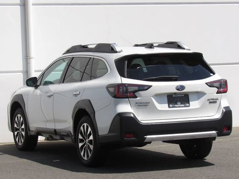Used 2023 Subaru Outback Touring AWD/4WD image 5