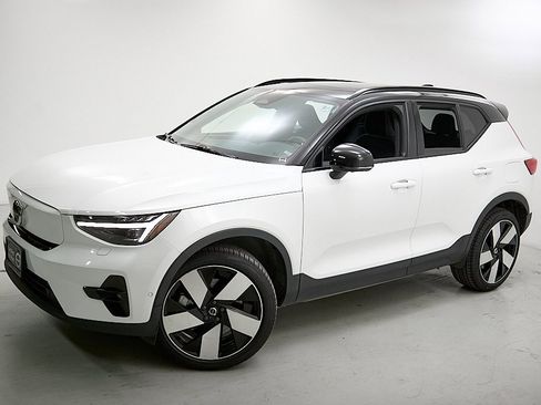 Certified 2023 Volvo XC40 Recharge Ultimate w/ Protection Package Premier image 3