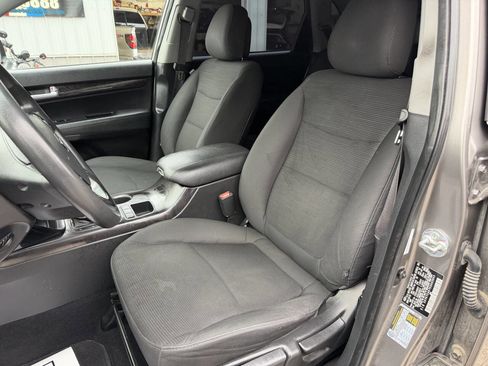 Used 2014 Kia Sorento LX image 11