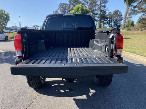 Used 2017 Toyota Tacoma TRD Sport w/ Tow Package (A/T) AWD/4WD image 6