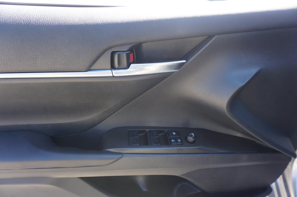 Used 2022 Toyota Camry SE FWD image 4