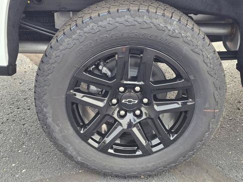 New 2026 Chevrolet Silverado 1500 LT Trail Boss w/ LPO, Dark Essentials Package AWD/4WD image 5