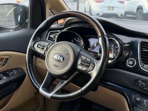 Used 2018 Kia Sedona SX Limited w/ SX Limited Prestige Package image 11