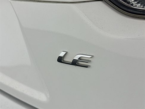 Used 2021 Toyota Corolla LE image 37