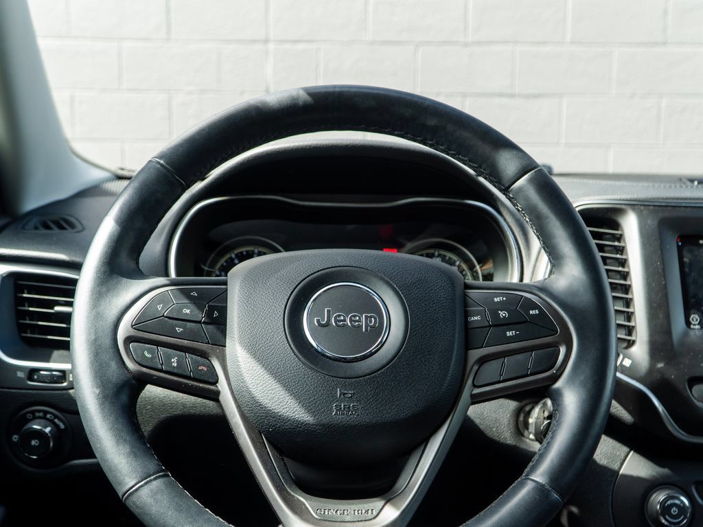 Used 2019 Jeep Cherokee Latitude w/ Cold Weather Group AWD/4WD image 23