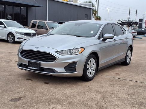 Used 2020 Ford Fusion S image 2