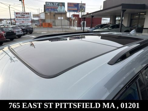 Used 2024 Cadillac XT6 Sport w/ Technology Package image 13