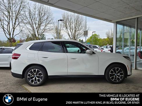 Used 2025 BMW X3 xDrive30i w/ Premium Package image 2