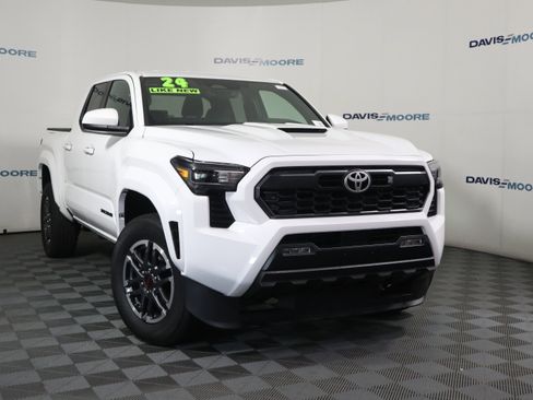 Used 2024 Toyota Tacoma TRD Sport image 2