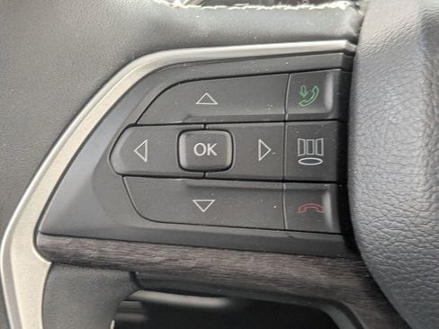 Used 2023 Jeep Grand Cherokee L Limited AWD/4WD image 17