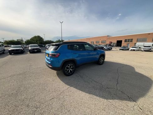 Used 2025 Jeep Compass Limited AWD/4WD image 13