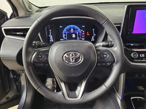 Used 2023 Toyota Corolla Cross XLE w/ Convenience Package FWD image 27