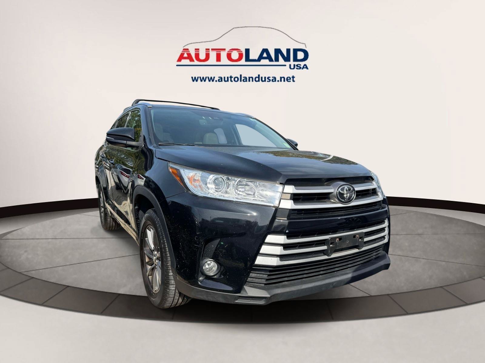 Used 2018 Toyota Highlander XLE AWD/4WD image 2