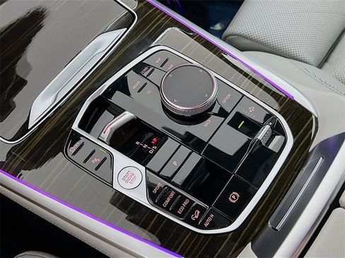 Used 2024 BMW X7 xDrive40i image 18