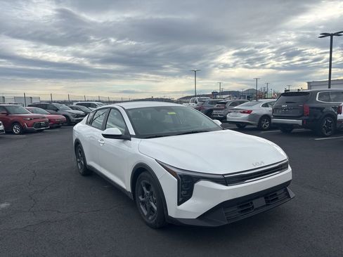 Certified 2025 Kia K4 LXS image 1