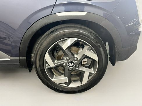 Used 2023 Hyundai Venue Limited FWD image 11