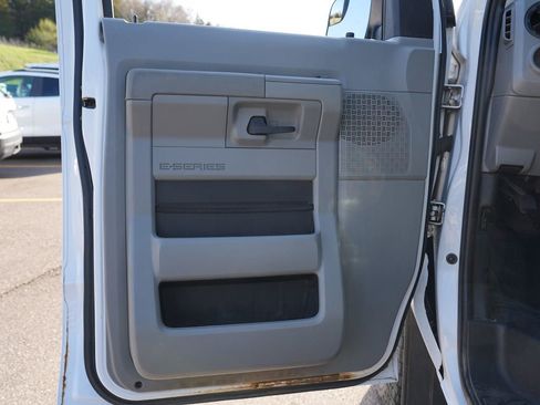 Used 2014 Ford E-250 and Econoline 250 RWD image 14