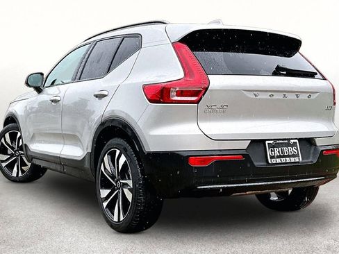 Certified 2025 Volvo XC40 B5 Plus AWD/4WD image 15
