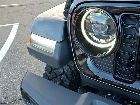 Used 2024 Jeep Gladiator Sport image 27