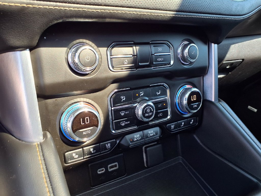 Used 2021 GMC Yukon SLT w/ SLT Premium Package RWD image 9