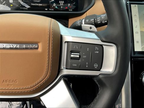 New 2025 Land Rover Discovery Metropolitan Edition image 18