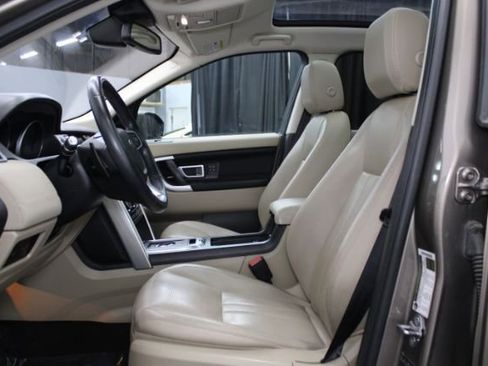 Used 2017 Land Rover Discovery Sport HSE image 10